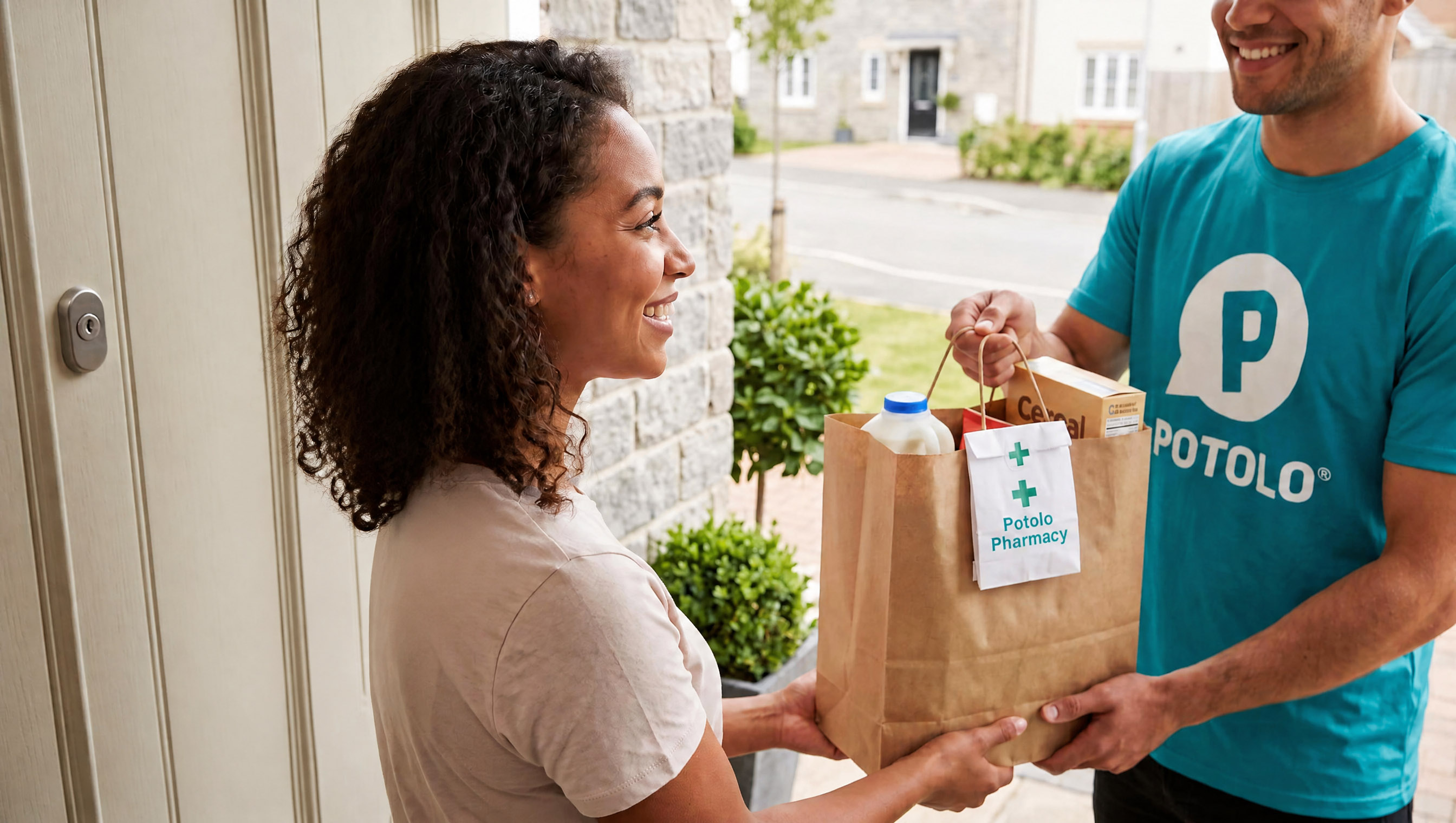 Potolo Shop order handed to a customer at the door